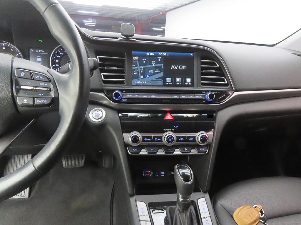 HYUNDAI Avante - Vista 10