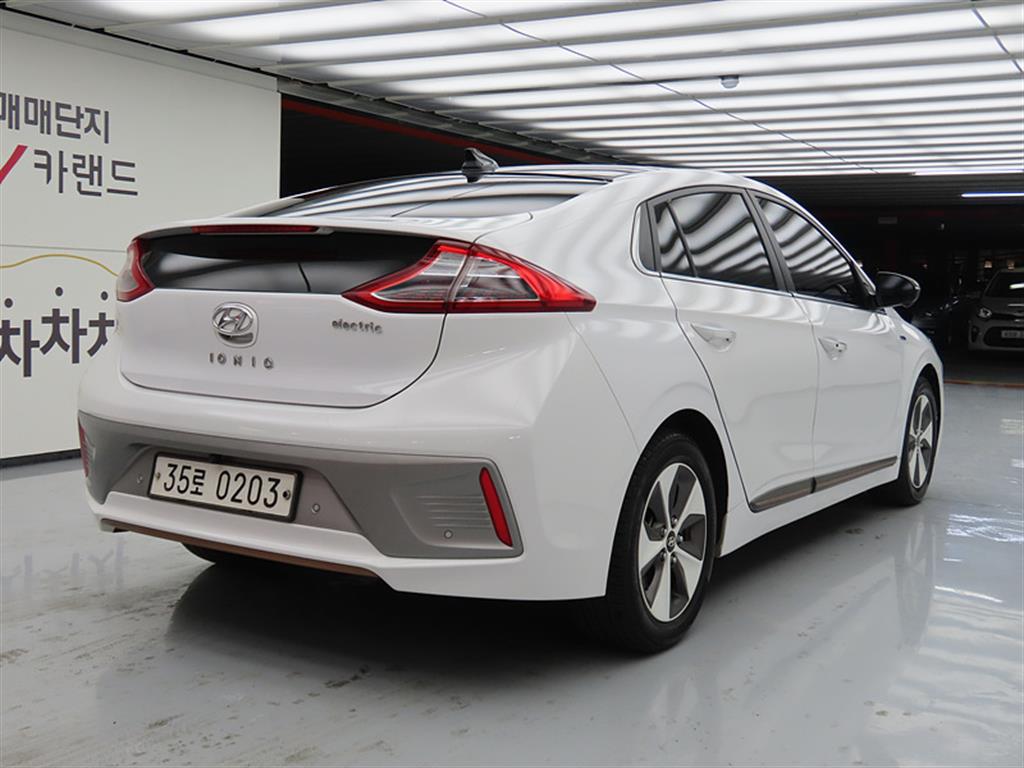 HYUNDAI Ioniq - Vista 4