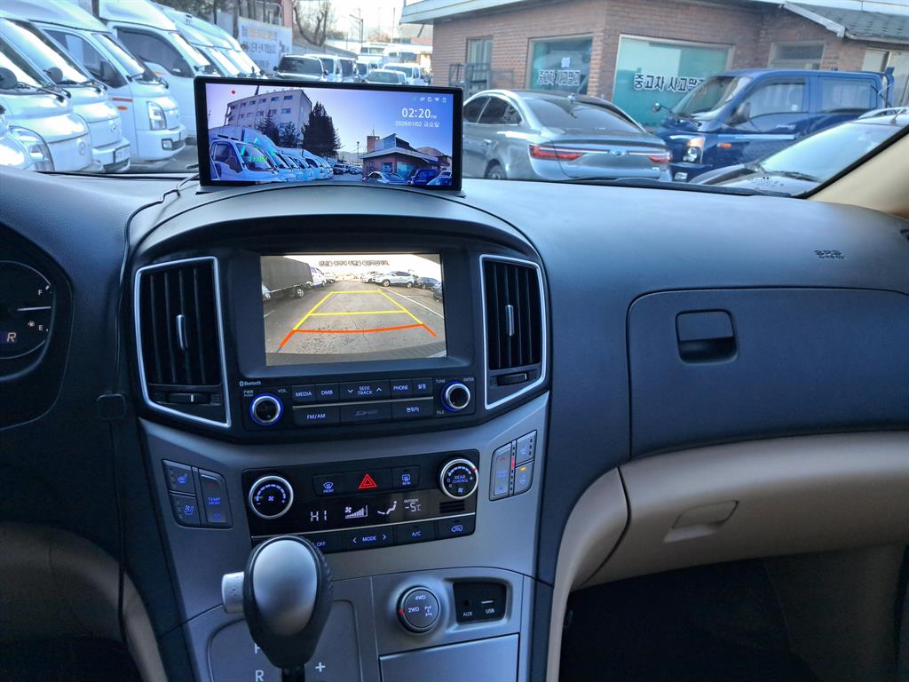 HYUNDAI Starex - Vista 8