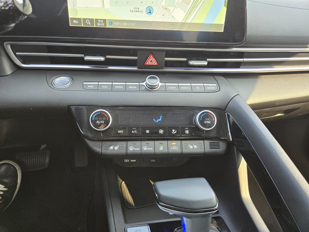 HYUNDAI Avante - Vista 9