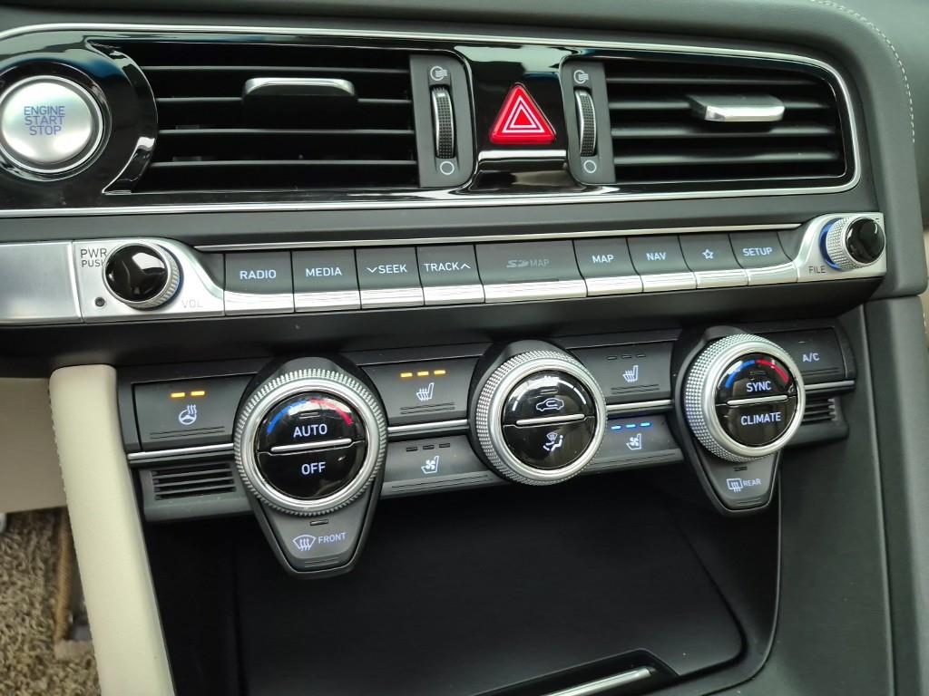 Genesis G70 - Vista 10