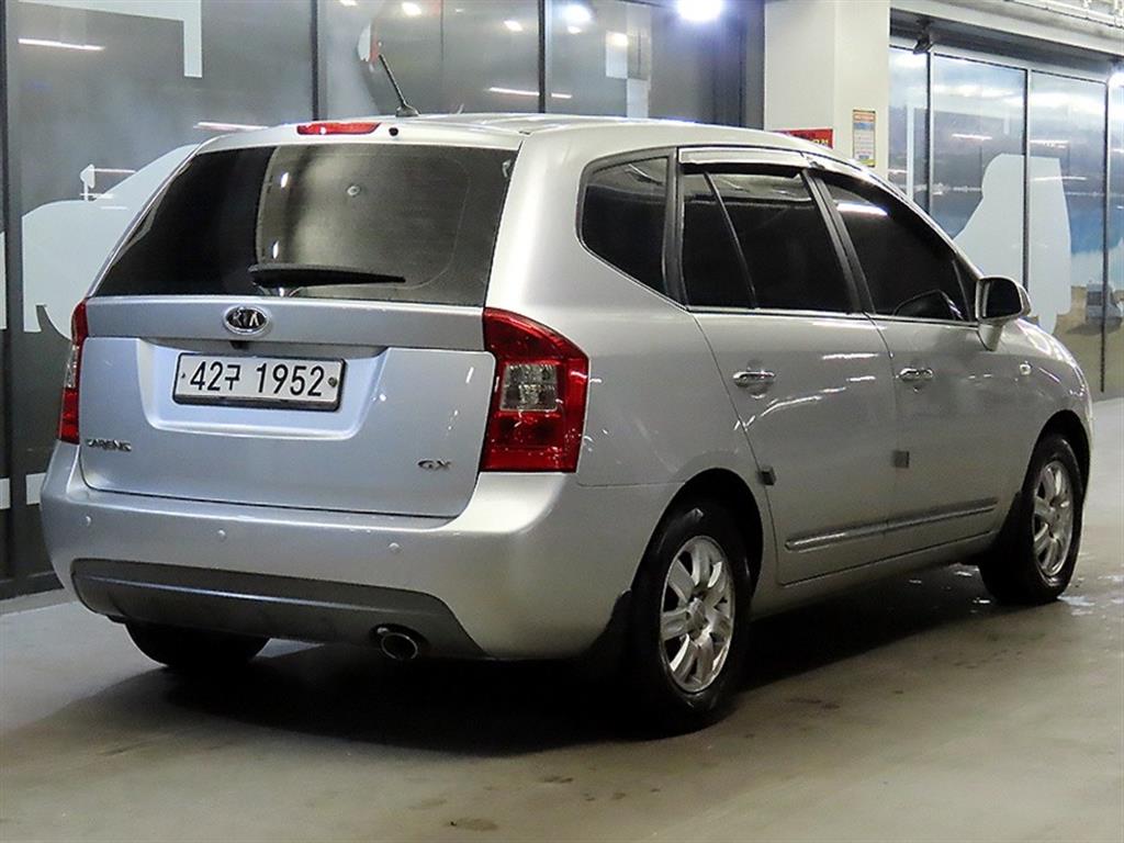 KIA Carens - Vista 4