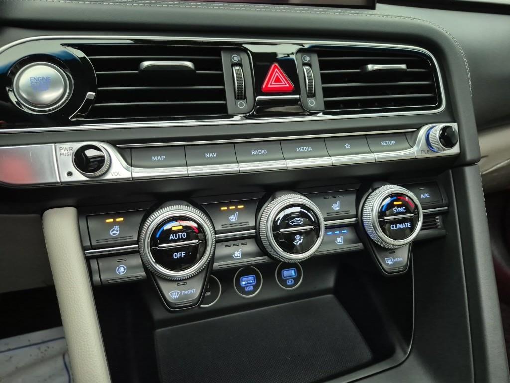 Genesis G70 - Vista 10