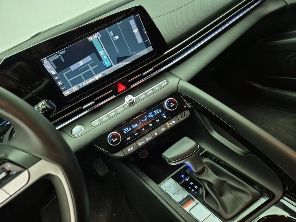 HYUNDAI Avante - Vista 10