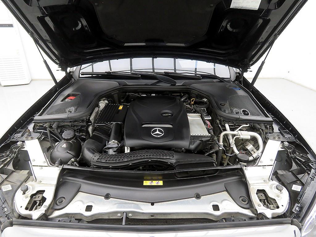 Mercedes Benz E class 2018 Negro - Importación desde Corea - HF Imports Iquique - Foto 19