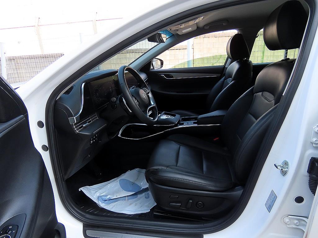 HYUNDAI Grandeur - Vista 5