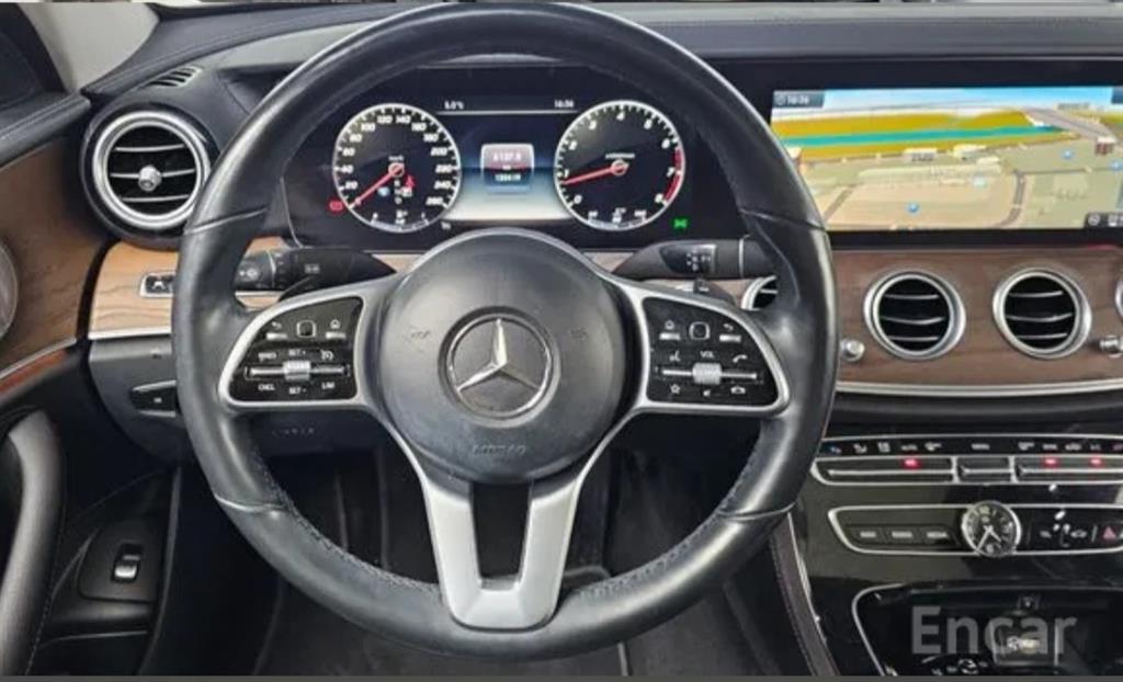 Mercedes Benz E class - Vista 6