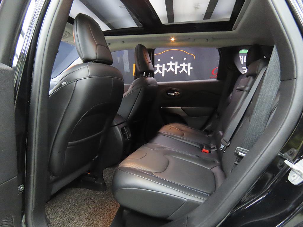 Jeep Cherokee - Vista 6