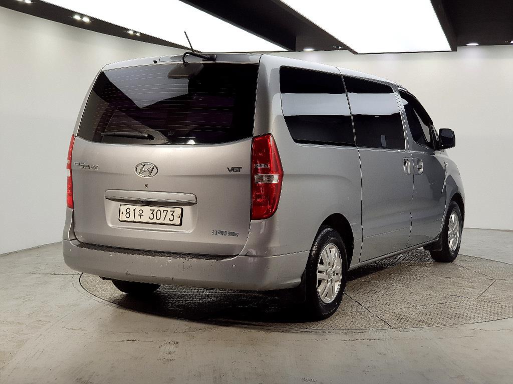 HYUNDAI Starex - Vista 4