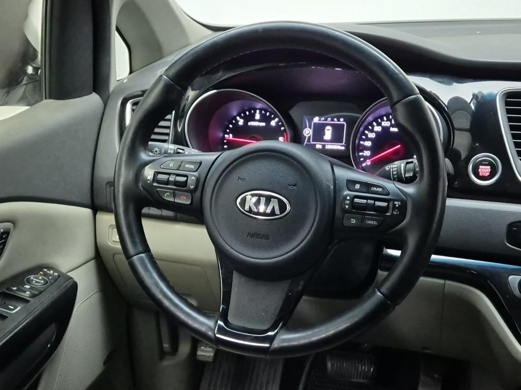 KIA Carnival - Vista 9