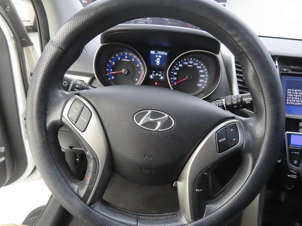 HYUNDAI i30 - Vista 8