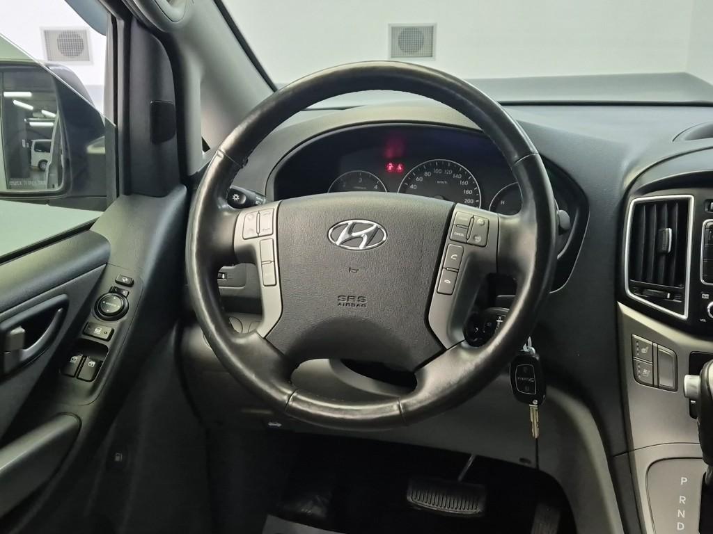 HYUNDAI Starex - Vista 9