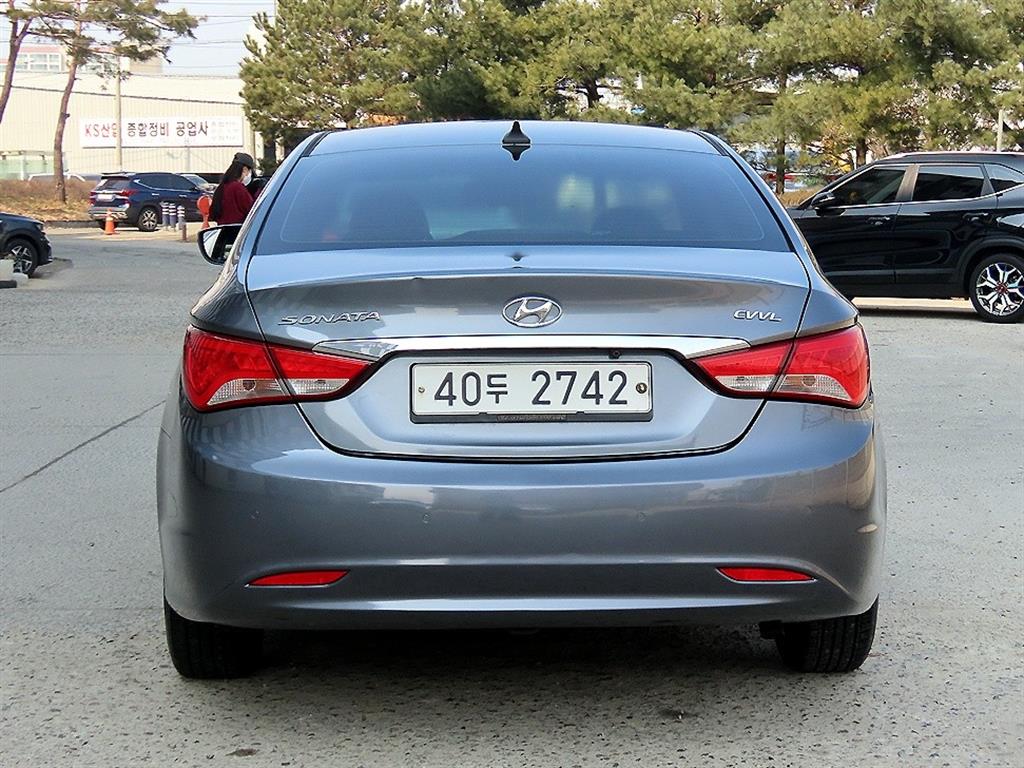 HYUNDAI Sonata - Vista 4