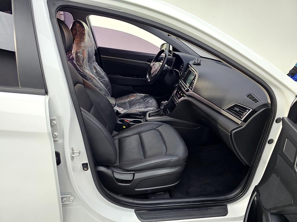 HYUNDAI Avante - Vista 11