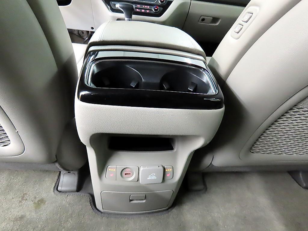 KIA Carnival - Vista 12