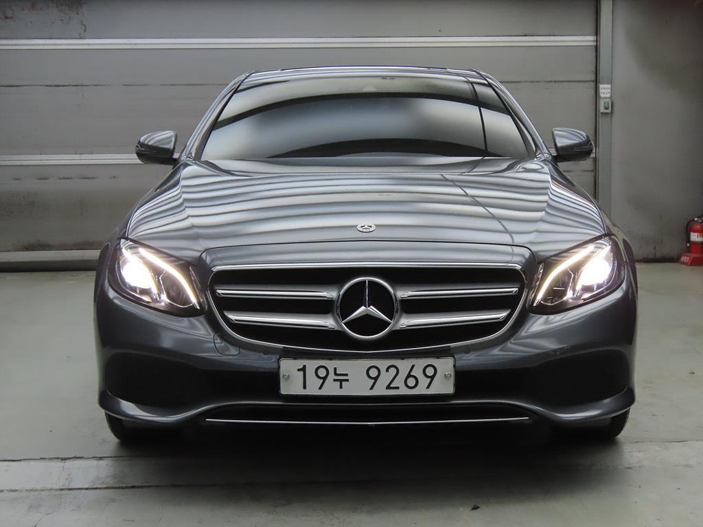 Mercedes Benz E class - Vista 2