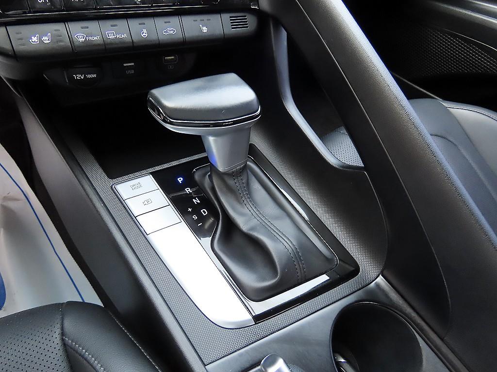 HYUNDAI Avante - Vista 10