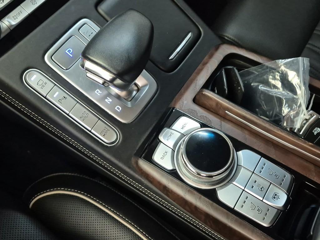 Genesis G90 - Vista 8