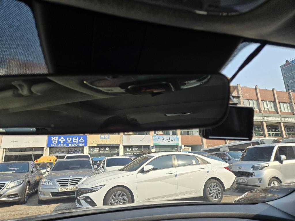 HYUNDAI Avante - Vista 10