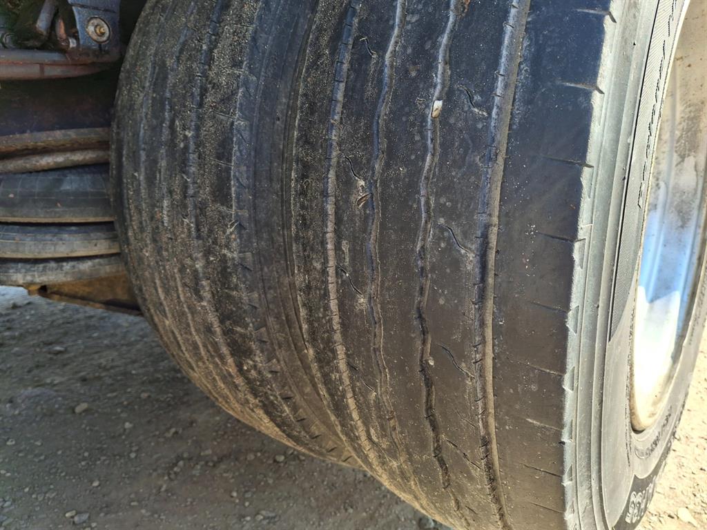 medium and large cargo truck - Vista 12