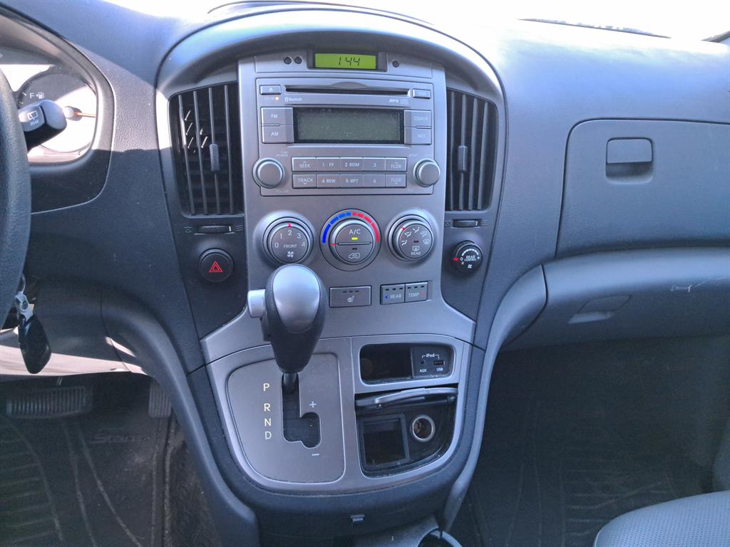 HYUNDAI Starex - Vista 6