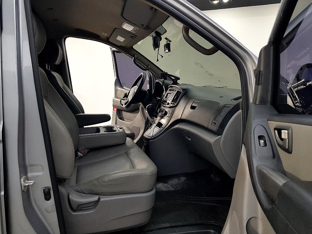 HYUNDAI Starex - Vista 5