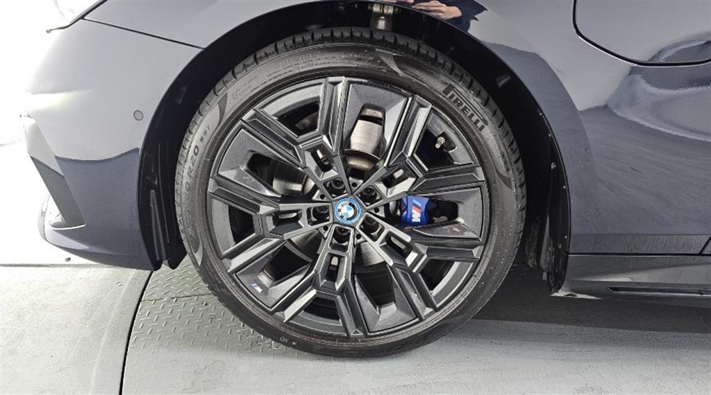 BMW 5 Series - Vista 5