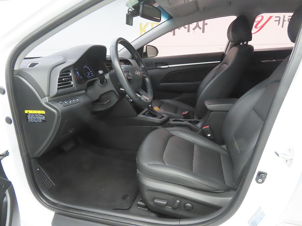 HYUNDAI Avante - Vista 5