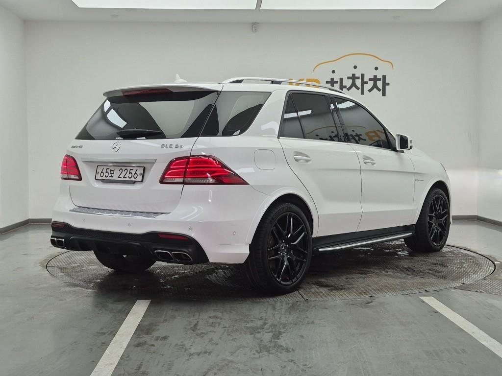 Mercedes Benz GLE Class - Vista 4