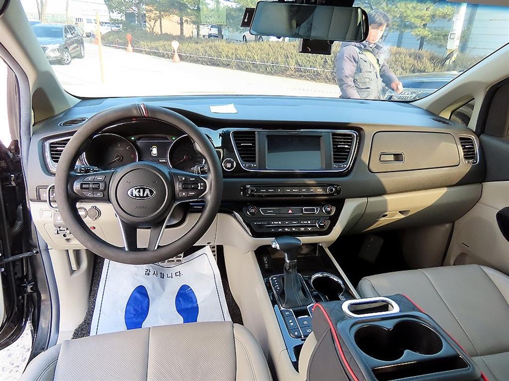 KIA Carnival - Vista 7