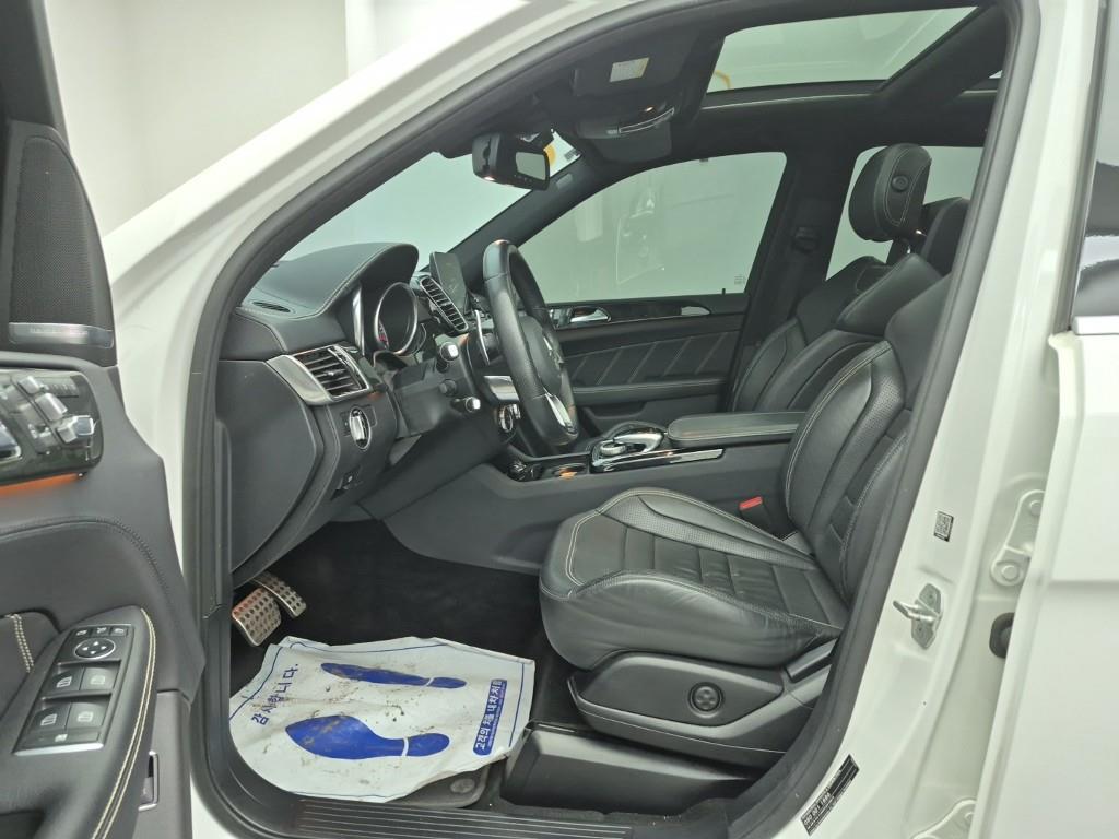 Mercedes Benz GLE Class - Vista 11