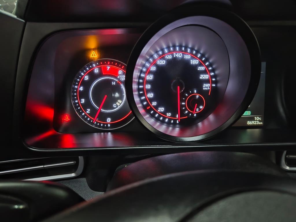 HYUNDAI Avante - Vista 6