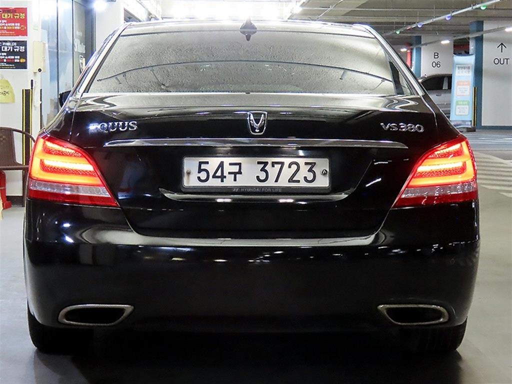 HYUNDAI Equus - Vista 5