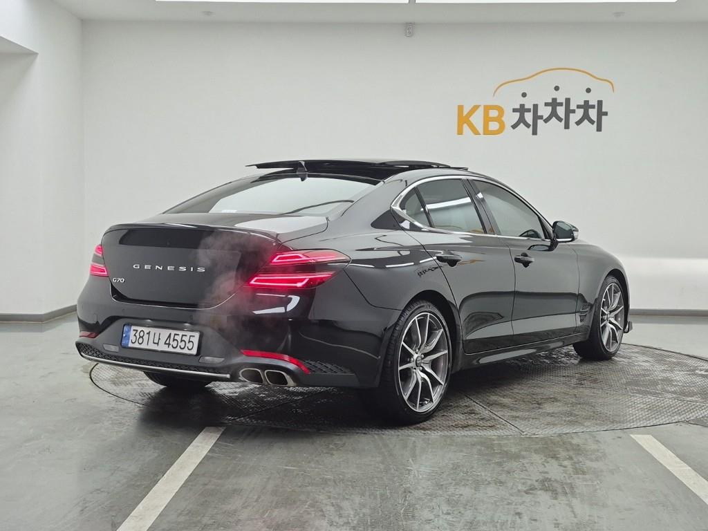 Genesis G70 - Vista 4