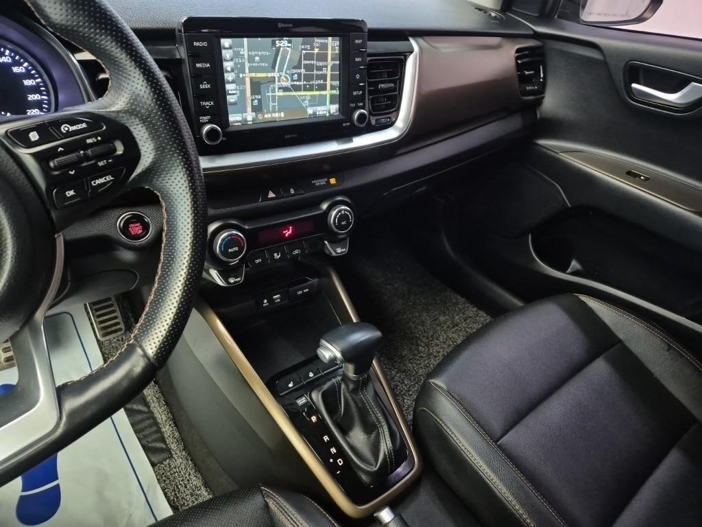 KIA Stonic 2018 Negro - Importación desde Corea - HF Imports Iquique - Foto 15