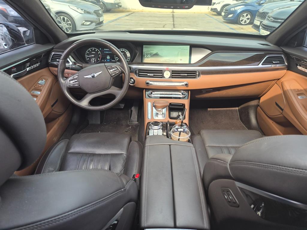 Genesis G90 - Vista 8