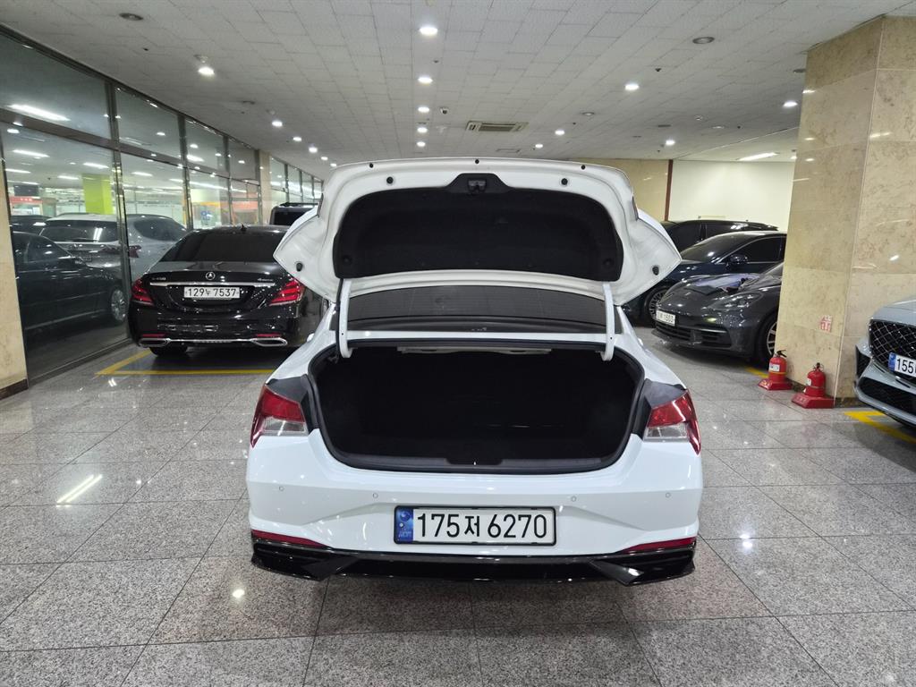 HYUNDAI Avante - Vista 5