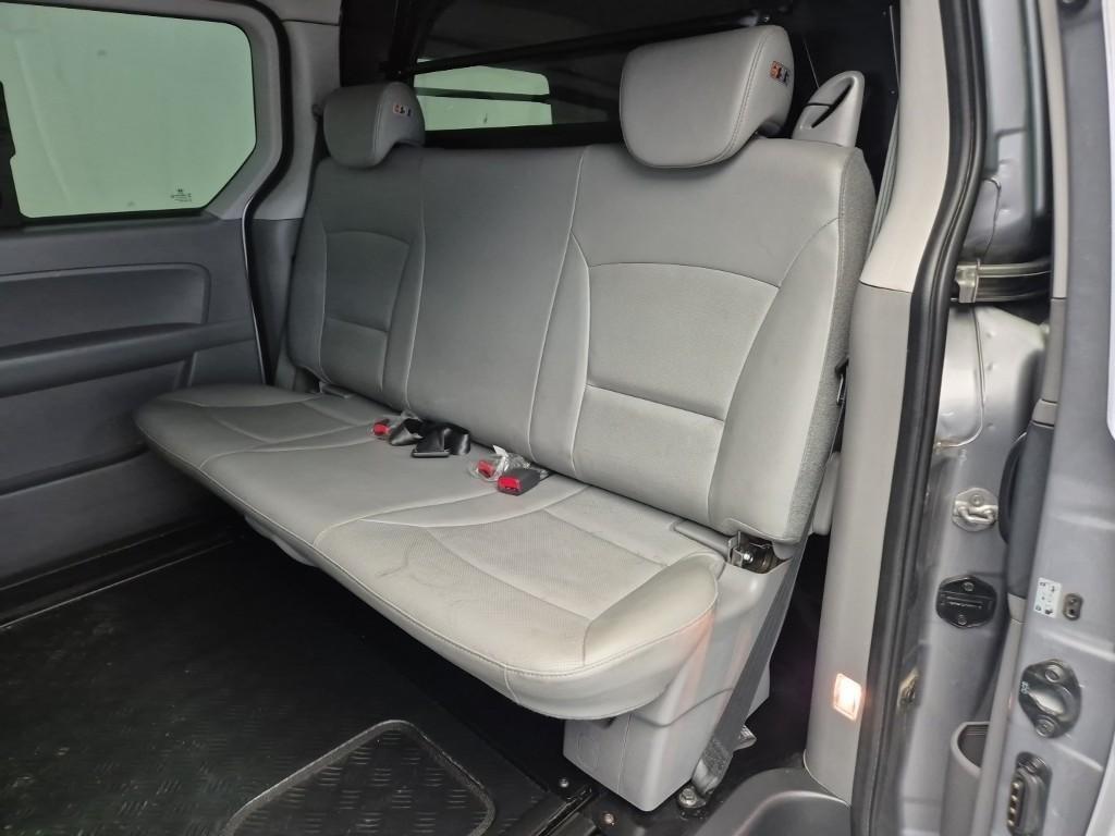 HYUNDAI Starex - Vista 12