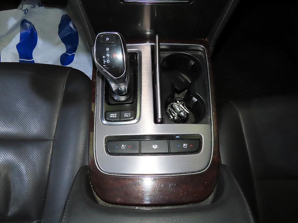 HYUNDAI Equus - Vista 12