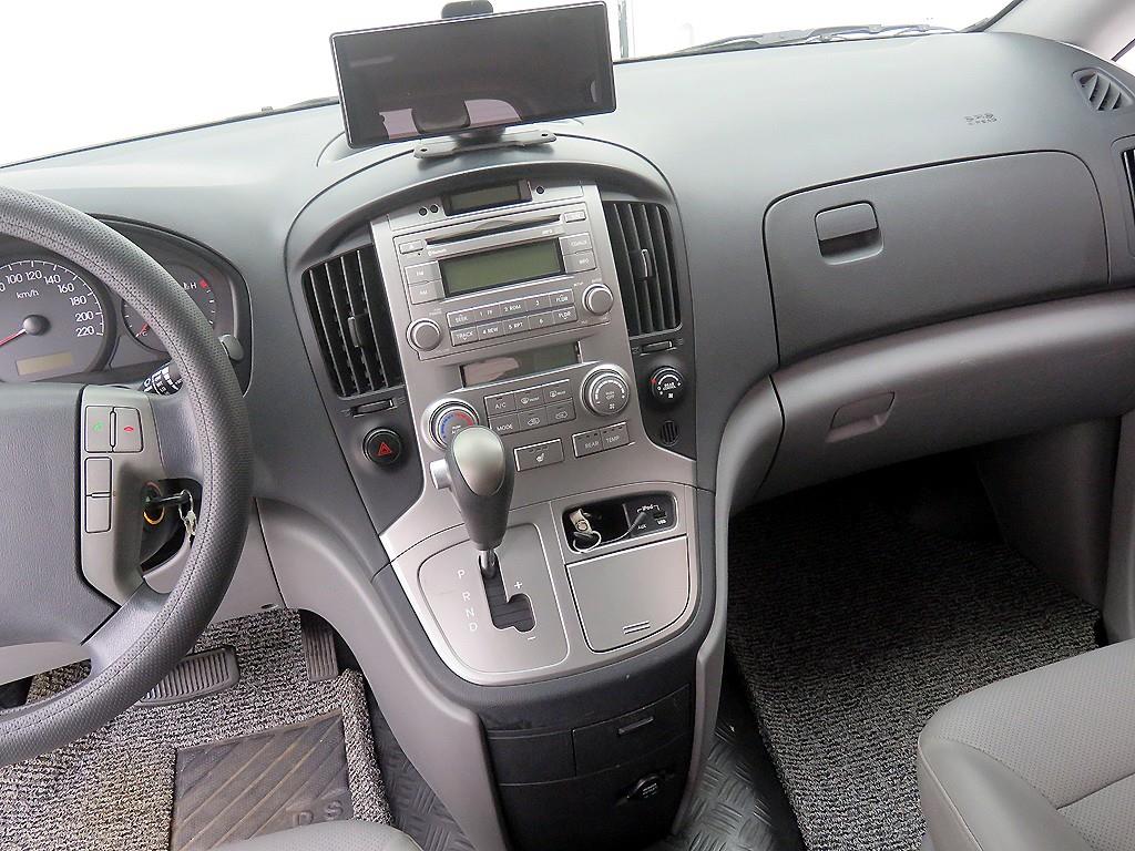 HYUNDAI Starex - Vista 10
