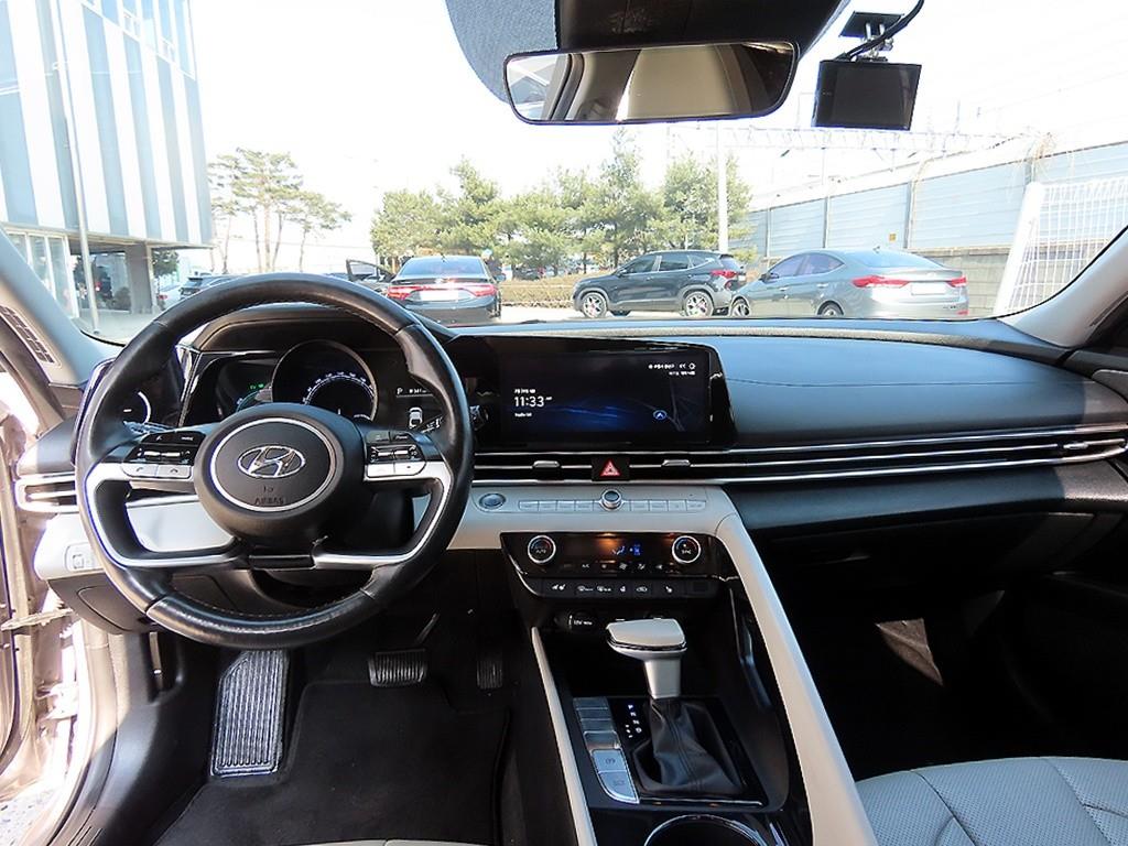 HYUNDAI Avante - Vista 7