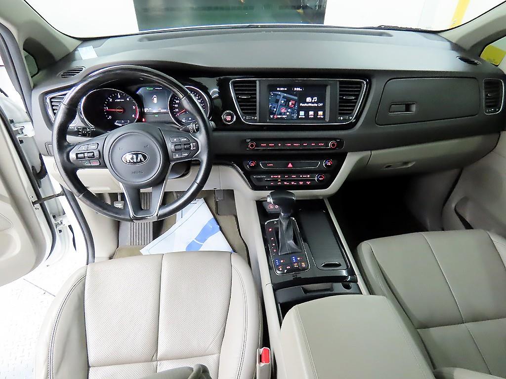 KIA Carnival - Vista 7