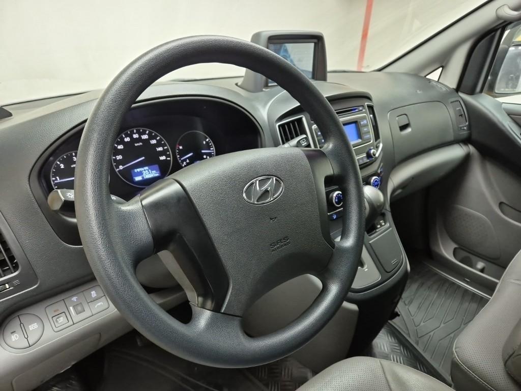 HYUNDAI Starex - Vista 7