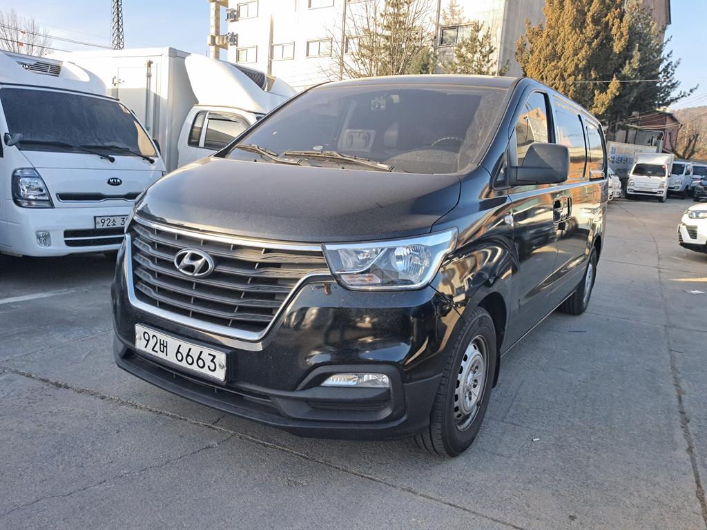 HYUNDAI Starex 2019 Negro - Importación desde Corea - HF Imports Iquique - Foto 1