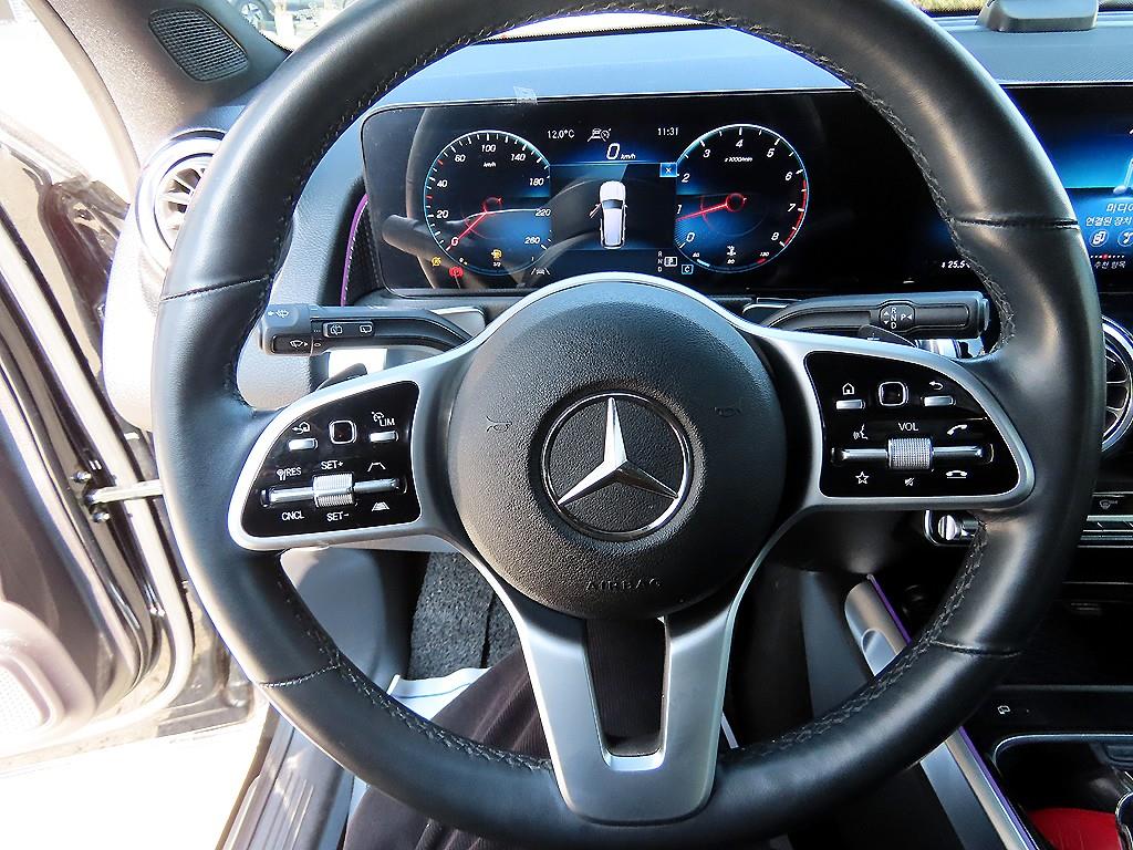 Mercedes Benz GLB Class - Vista 8