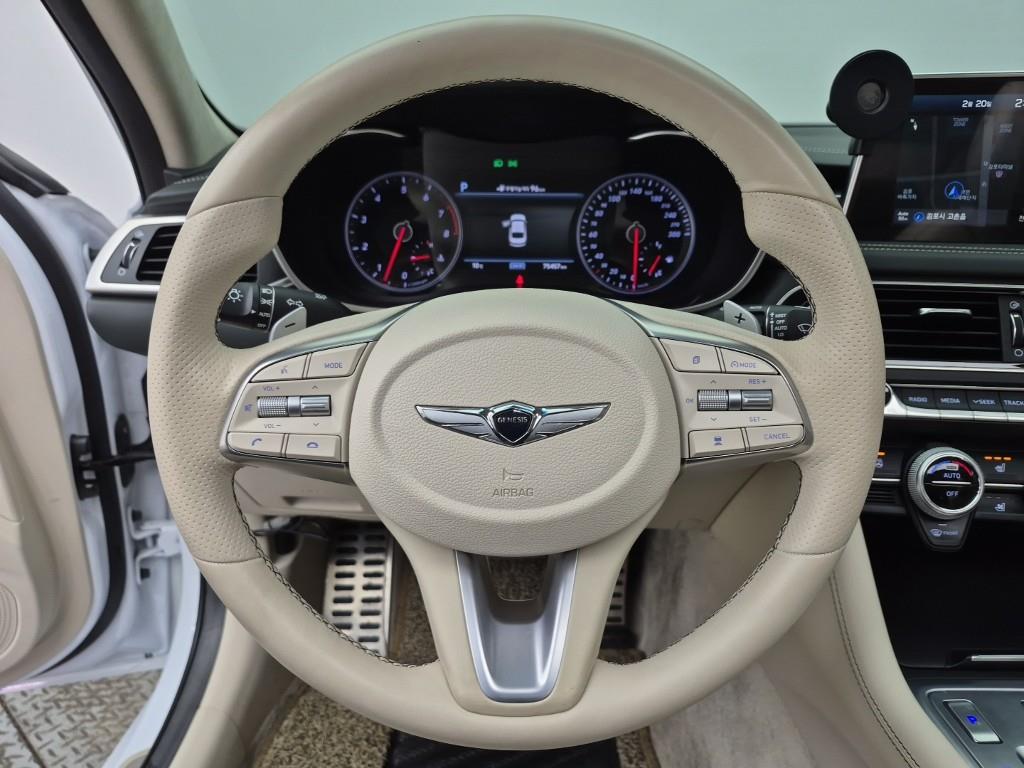 Genesis G70 - Vista 9