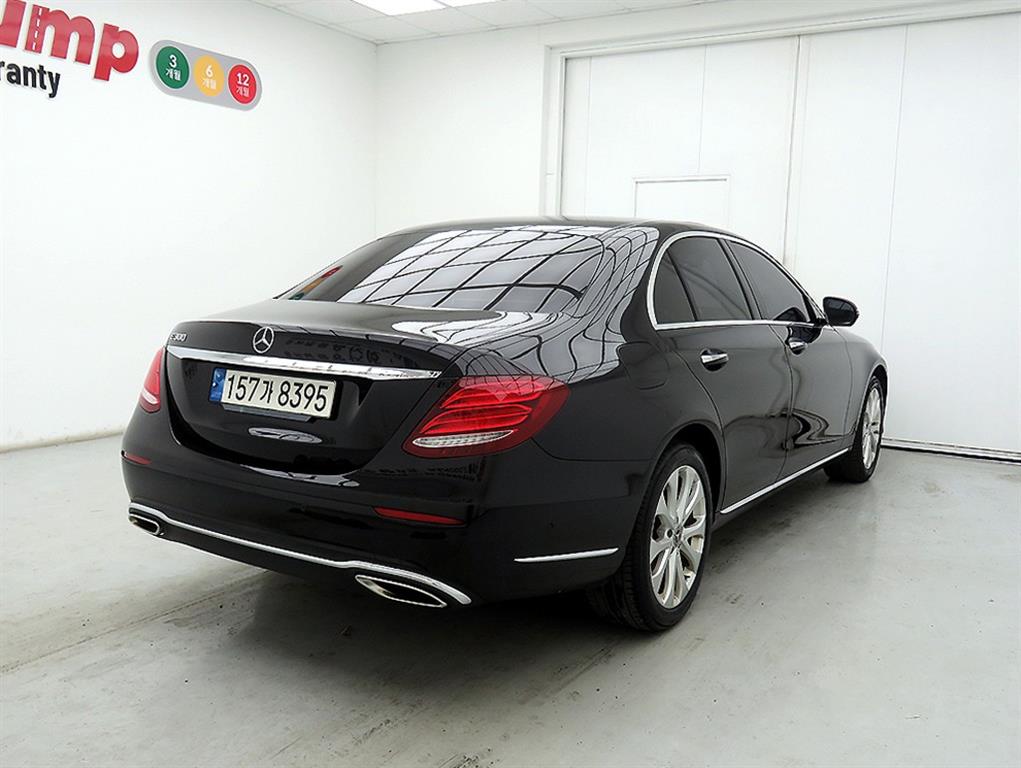 Mercedes Benz E class - Vista 4