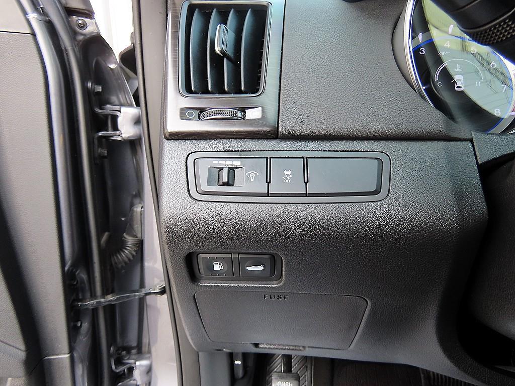 HYUNDAI Sonata - Vista 12