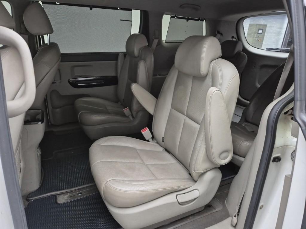 KIA Carnival - Vista 12
