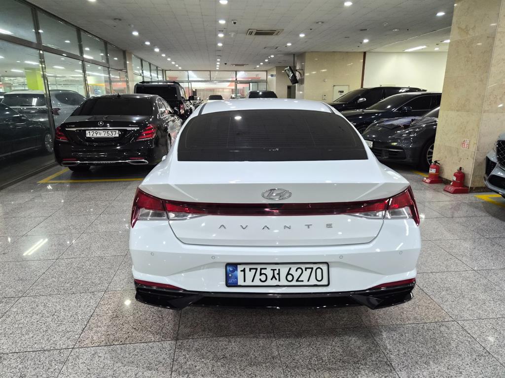 HYUNDAI Avante - Vista 4